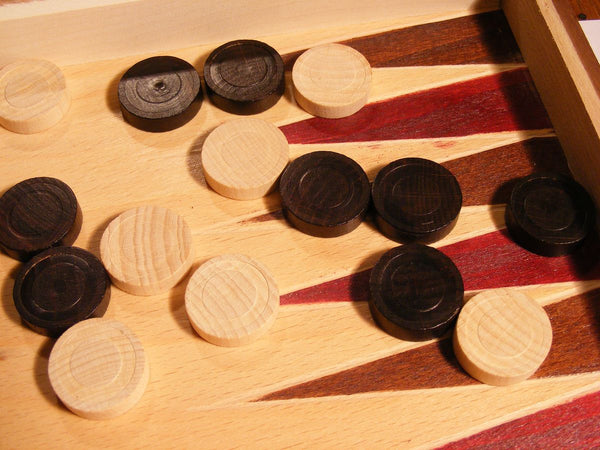 Sensaties sorteren: houten bordspellen die educatief en entertainend zijn