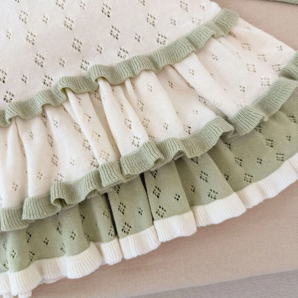 MiniBelle – Elegant & Zacht – Gebreide Babyjurk met Ruffle Detail