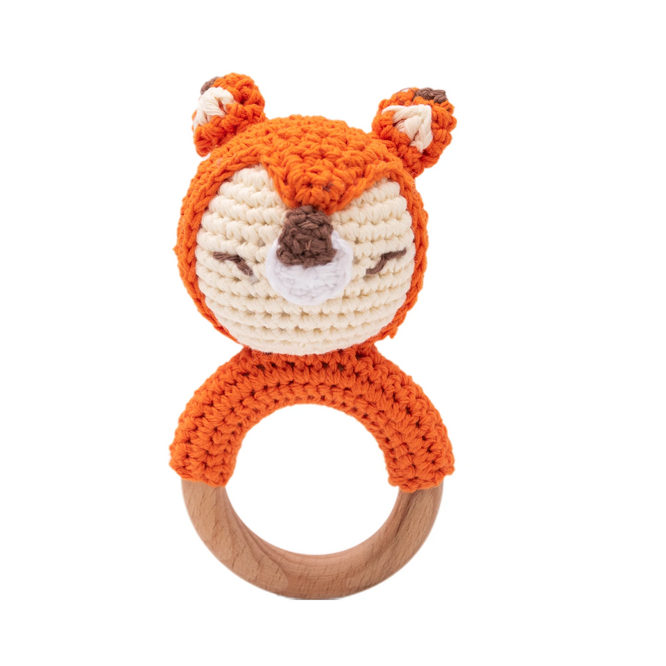 CuddleRattle – Zacht & Speels – Gehaakte Baby Rammelaar met Houten Ring
