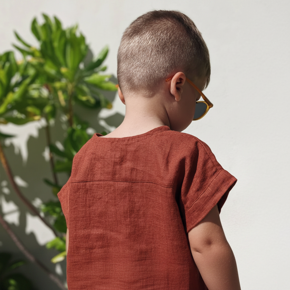 LittleClassic – Elegant & Comfortabel – Jongens Linnen Shirt met Knoopdetail