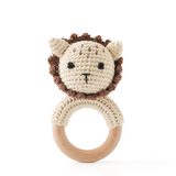 CuddleRattle – Zacht & Speels – Gehaakte Baby Rammelaar met Houten Ring