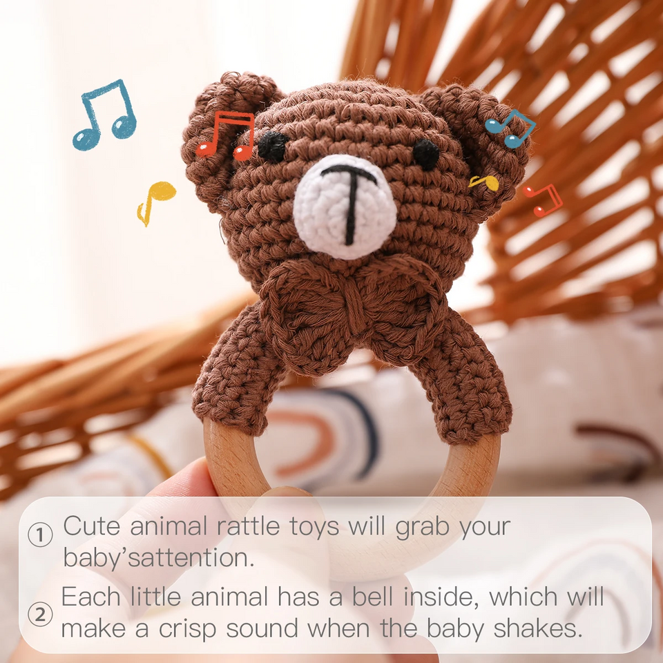 CuddleRattle – Zacht & Speels – Gehaakte Baby Rammelaar met Houten Ring