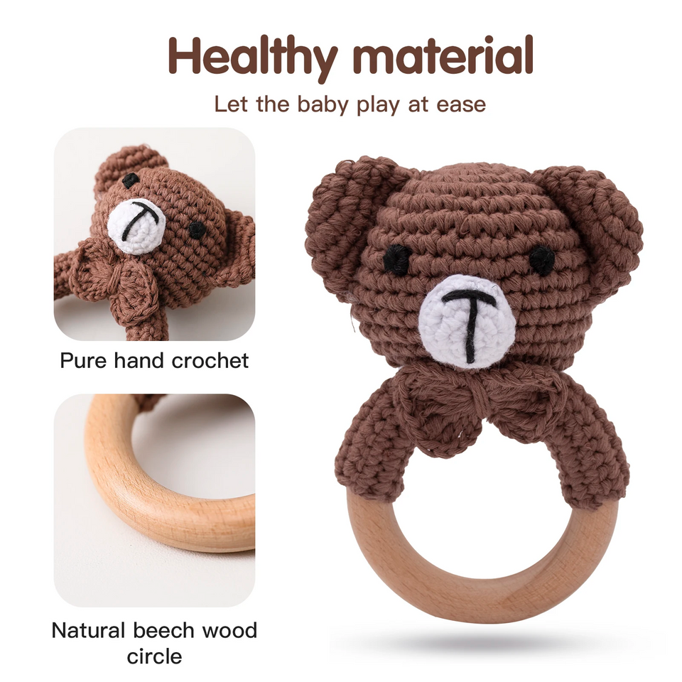 CuddleRattle – Zacht & Speels – Gehaakte Baby Rammelaar met Houten Ring
