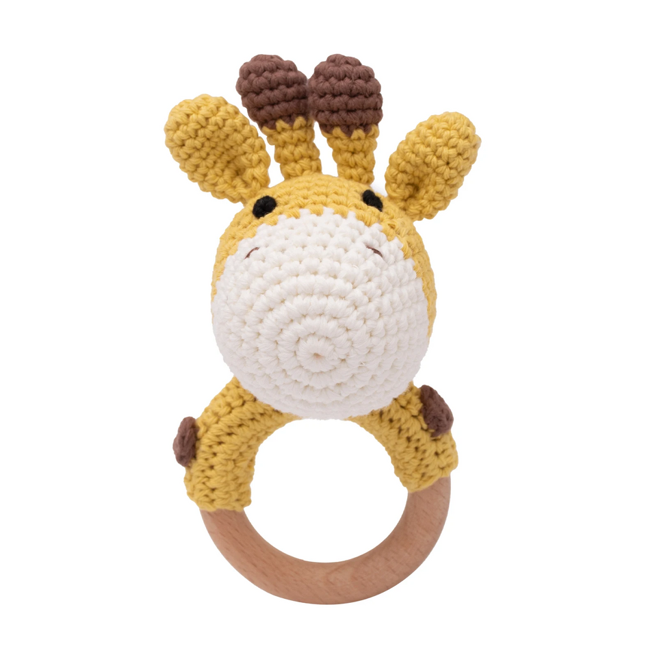 CuddleRattle – Zacht & Speels – Gehaakte Baby Rammelaar met Houten Ring