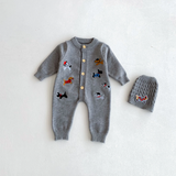 PlayfulKnit – Zacht & Schattig – Gebreid Baby Jumpsuit met Hondenprint