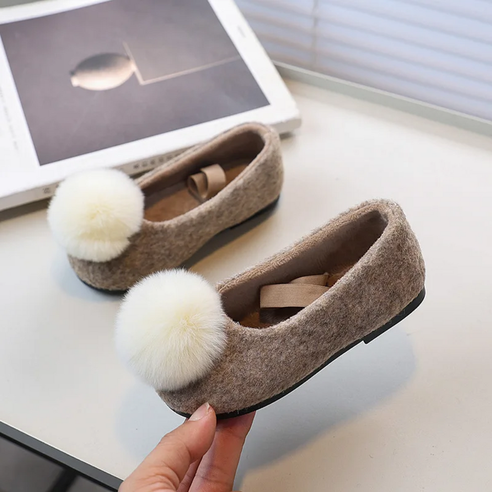 SoftSteps –  Warm & Zacht – Meisjes Schoentjes met Pluche Pompon