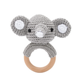 CuddleRattle – Zacht & Speels – Gehaakte Baby Rammelaar met Houten Ring