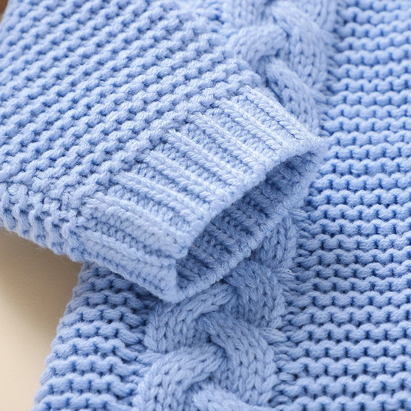 SoftKnit – Warm & Schattig – Gebreid Baby Jumpsuit met Capuchon