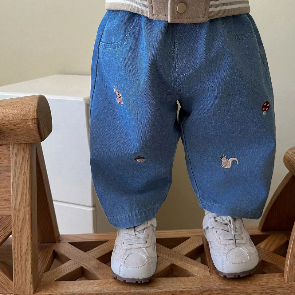 LittlePatch – Zacht & Comfortabel – Kinderbroek met Geborduurde Details