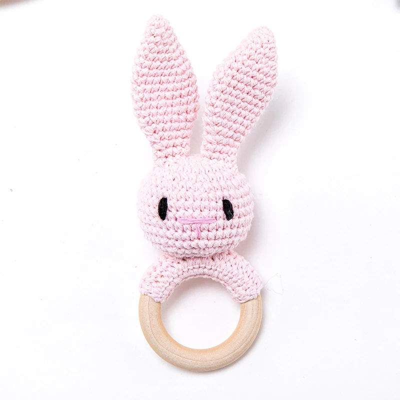 CuddleRattle – Zacht & Speels – Gehaakte Baby Rammelaar met Houten Ring