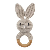 CuddleRattle – Zacht & Speels – Gehaakte Baby Rammelaar met Houten Ring