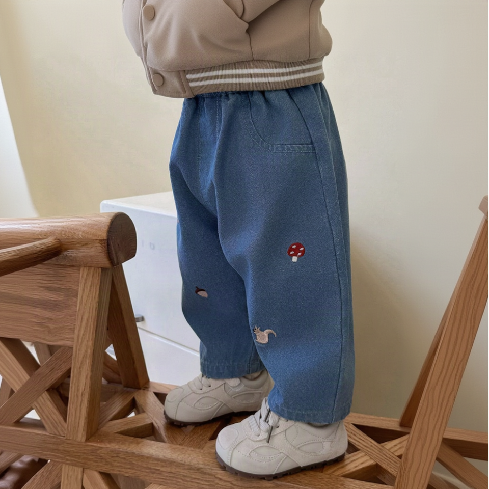 LittlePatch – Zacht & Comfortabel – Kinderbroek met Geborduurde Details