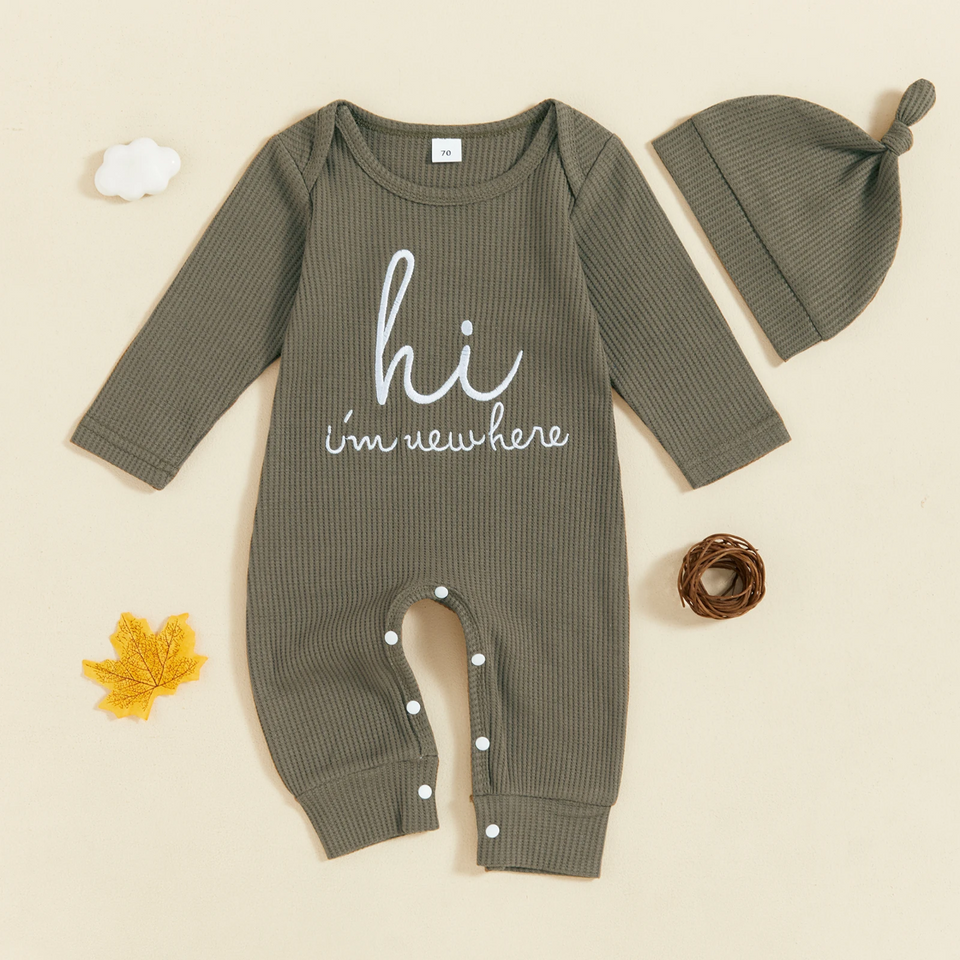 CuddleBaby – Hi, I'm new here – Baby Jumpsuit met Beanie Set