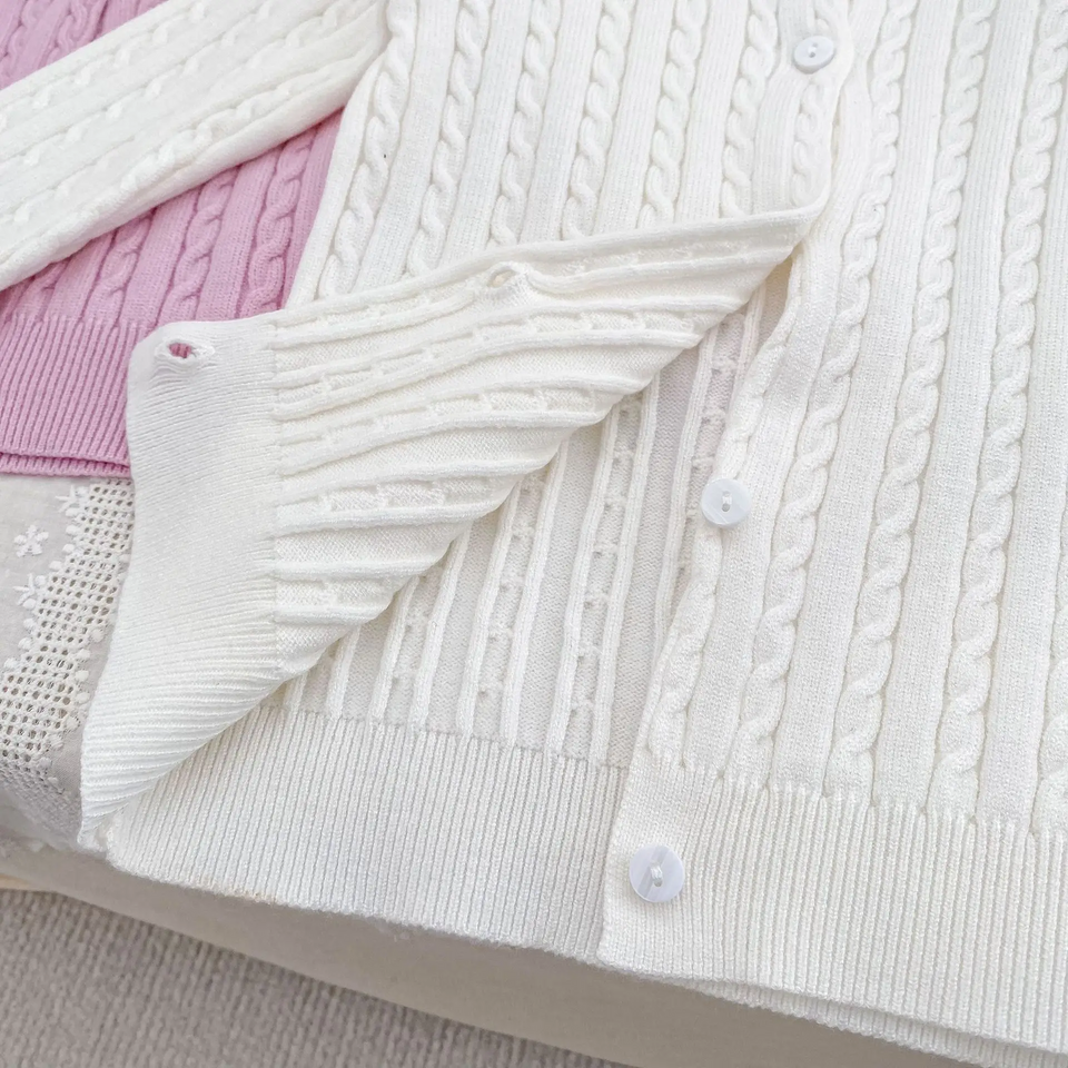 CozyBelle – Elegant & Warm – Gebreid Vestje met Knopen
