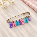 Personalized Charm Pin – Persoonlijk & Stijlvol – Naam Broche