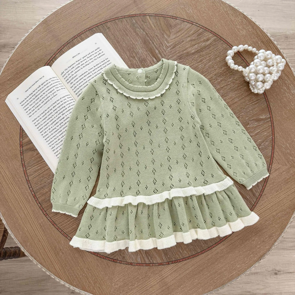 MiniBelle – Elegant & Zacht – Gebreide Babyjurk met Ruffle Detail