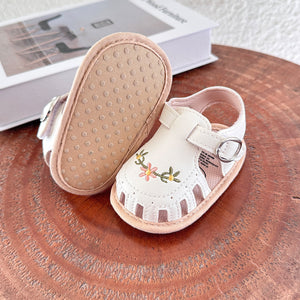TinyPetals – Comfort & Stijl – Baby Sandalen met Bloemenborduursel
