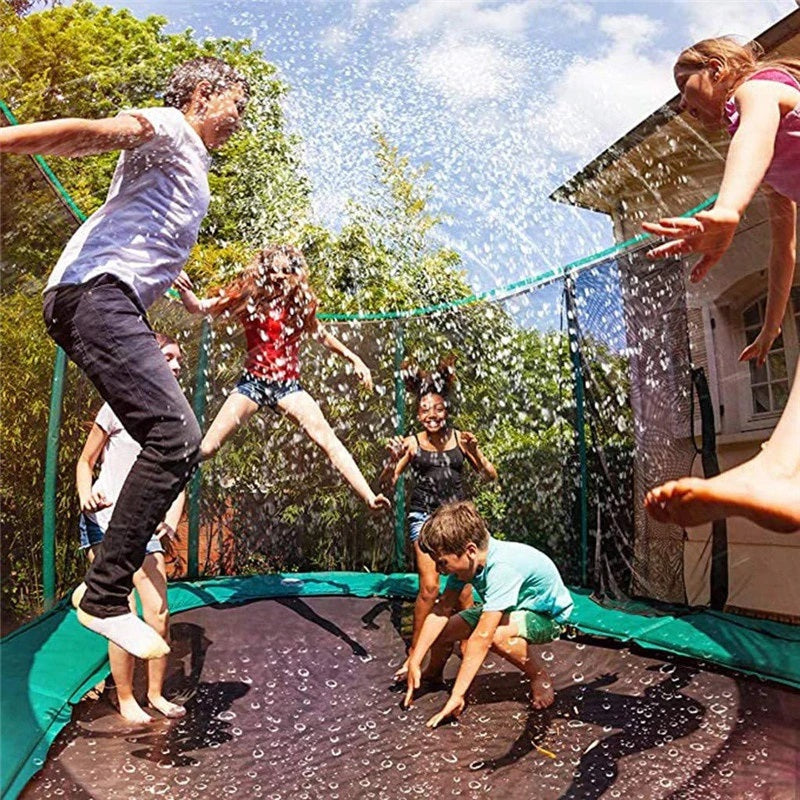 Trampoline Sprinklers™ - Waterpret op de trampoline - Watersproeier