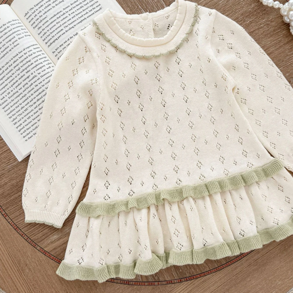 MiniBelle – Elegant & Zacht – Gebreide Babyjurk met Ruffle Detail