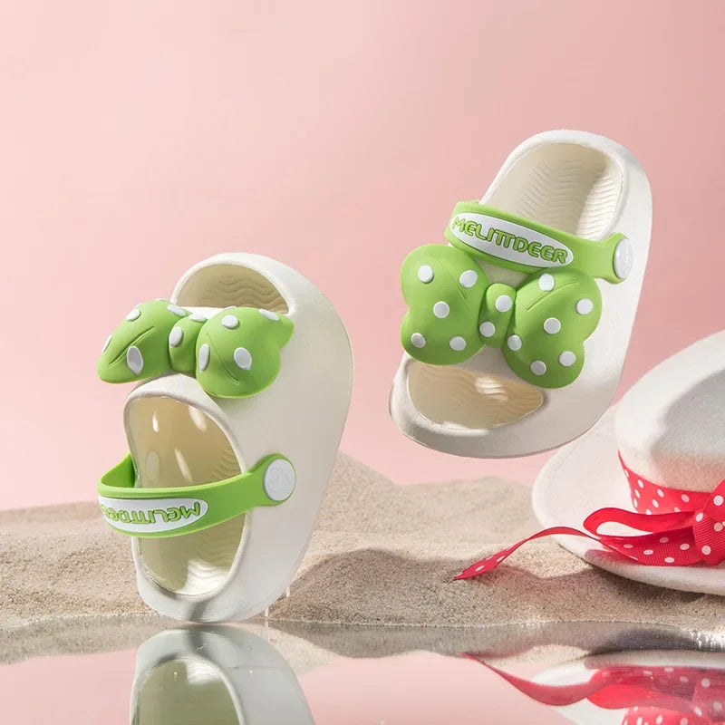 Mini Fashion – Vrolijk & Veilig – Polka Strand Slippers