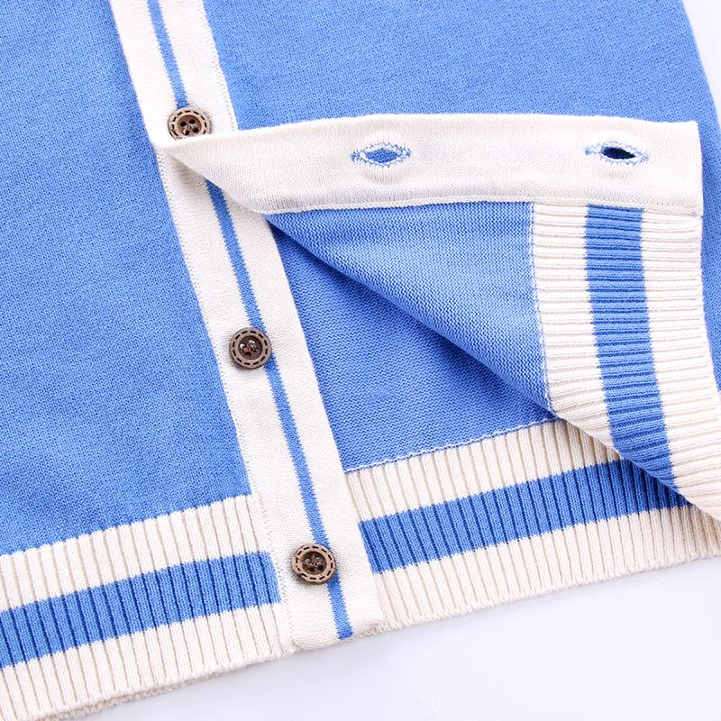 CozziWear – Warm & Trendy – Gebreid Vest met Beertjes