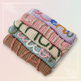 TinyStitch – Gepersonaliseerde Gebreide Naamtrui voor Kinderen